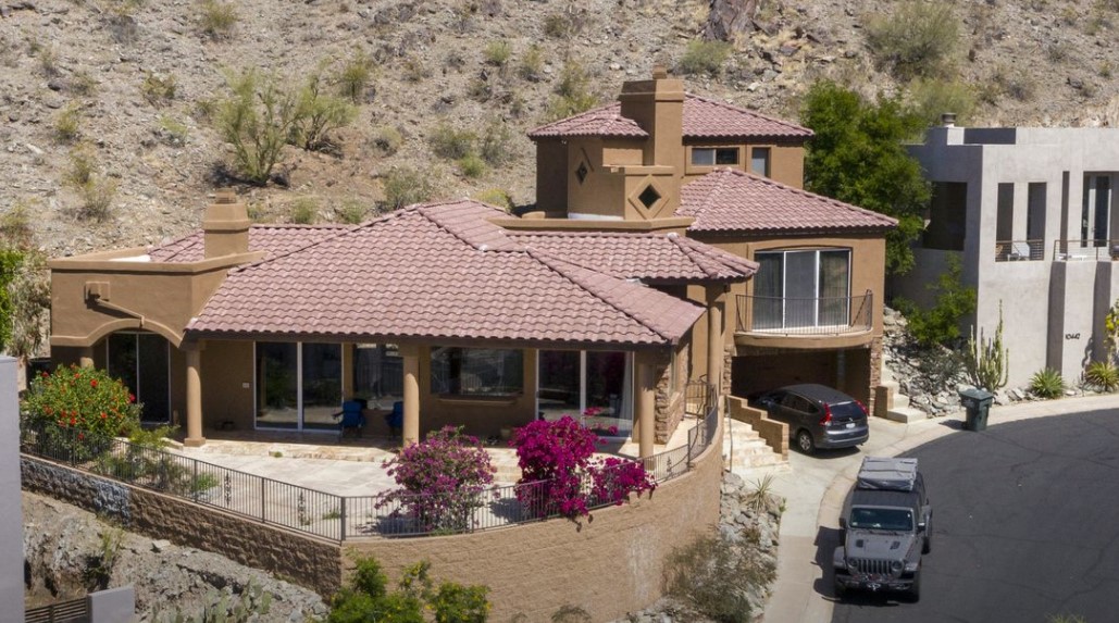 In Phoenix, Million-Dollar Homes Can’t Sell Fast Enough